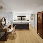 Apart-hotel Domresidenz 5*